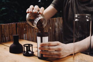 Hario Cold Brew Coffee Jug Die Cold Brew Zubereitung mit dem Hario Cold Brew Coffee Jug ist kinderleicht