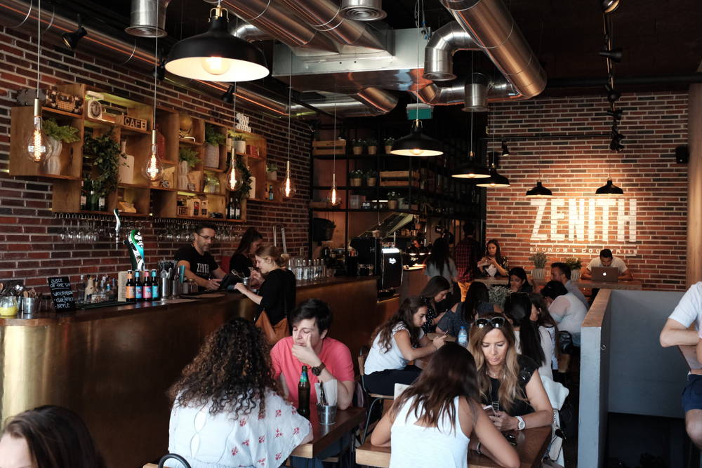 Brunch und Cocktails Das Zenith in Porto