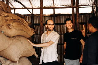 Hannes und Martin und die Kaffeesäcke Hannes und Martin und die Kaffeesäcke