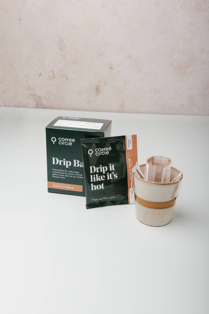 Verpackung der Drip Bags Buna Dimaa und die Verwendung in der Tasse