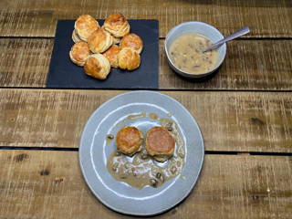 buttermilk biscuits with mushroom gravy