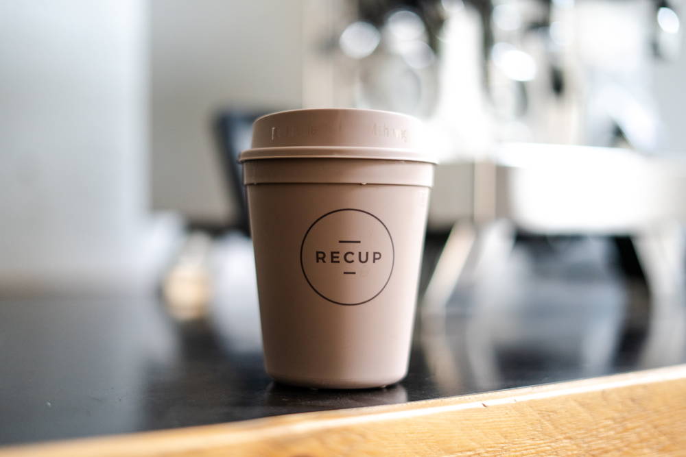 Wiederverwendbare Kaffeebecher Welcher wiederverwendbare Kaffeebecher besteht den Test.