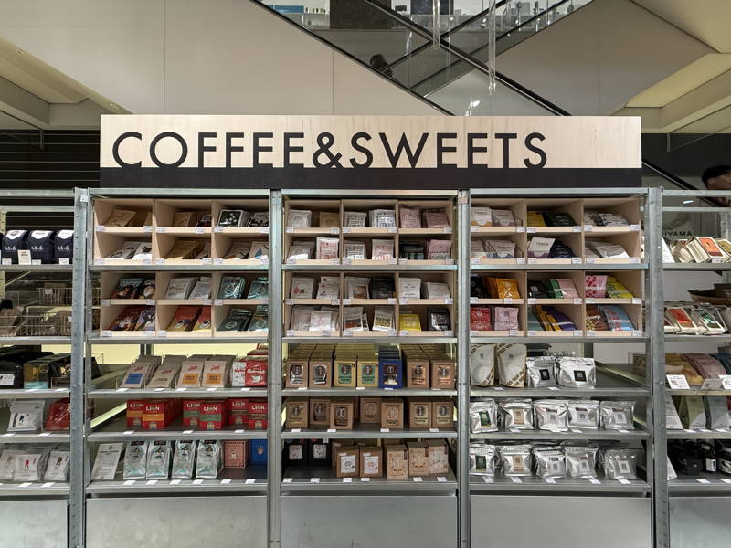 Regale voller Drip Bags in Japan