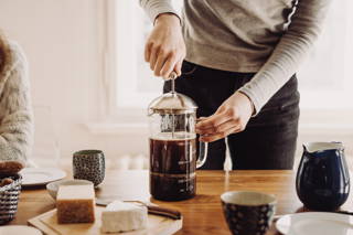 Am Frühstückstisch mit der French Press Schnell zu richtig gutem Kaffee