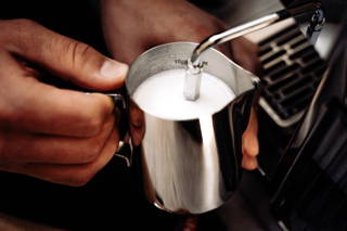 coffeecircle-espresso-maschine-zubehoer-muehle-11.jpg Milchkanne