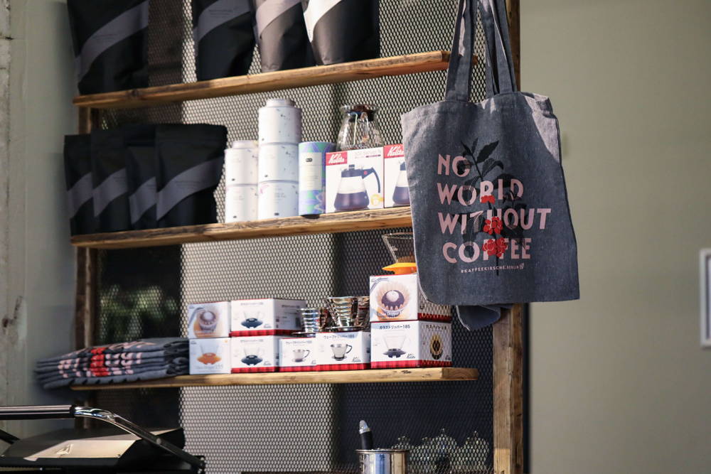 Merchandise Regal mit Equipment