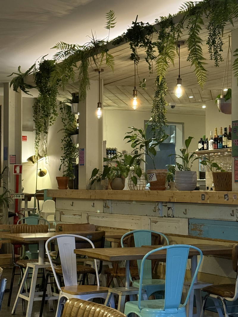 Innenraum, Fauna e Flora Café Lissabon