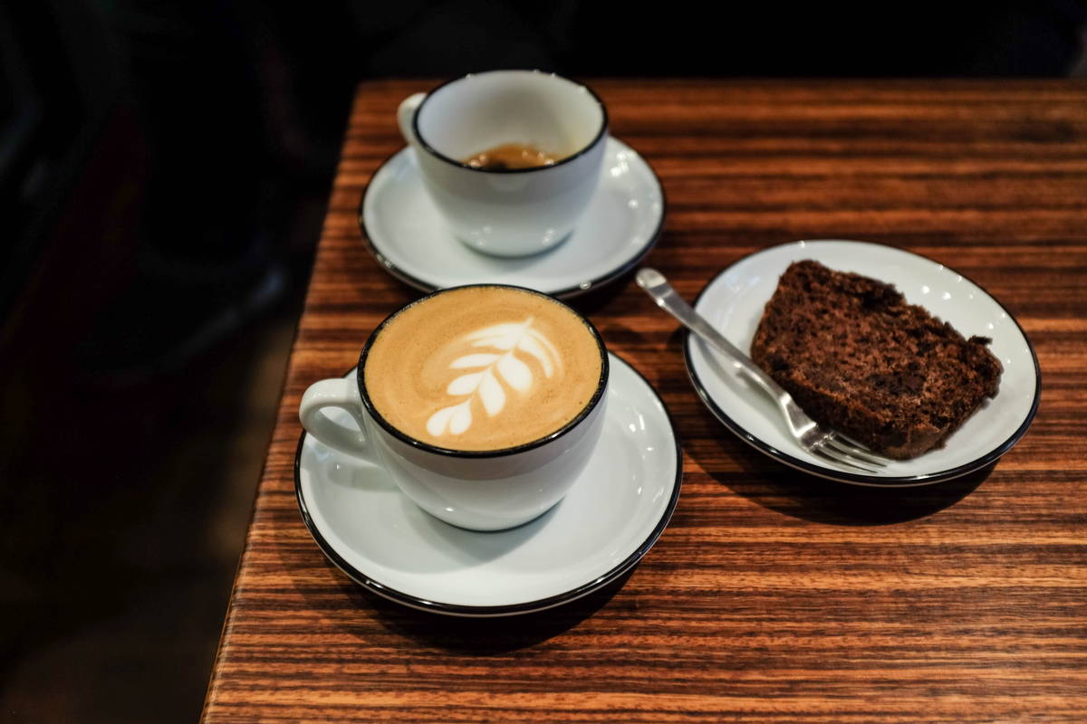 Latte Art Latte Art und Kuchen