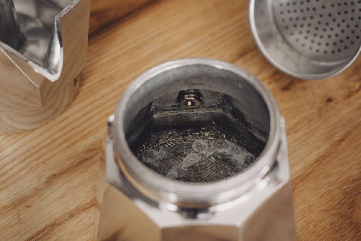 Moka pot manual in only 7 steps Coffee Circle